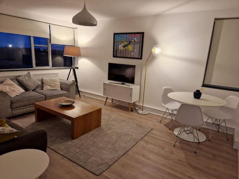 Newly Renovated Apartment! Appartement *